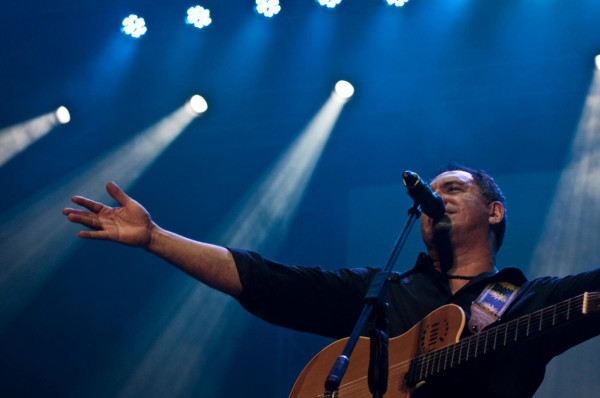 Guillermo Anderson lanza canción sobre migrantes hondureños