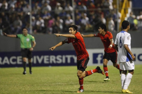 México venció a una pálida Honduras y reina en Concacaf