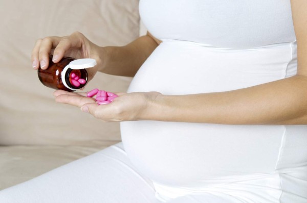 Consumo de ácido fólico en embarazadas puede reducir riesgo obesidad infantil