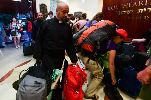 En Panamá para ver al papa Francisco, peregrinos polacos duermen en sinagoga   