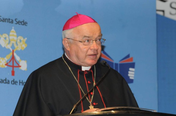 Vaticano: Capturado ex arzobispo por pedofilia a petición del Papa