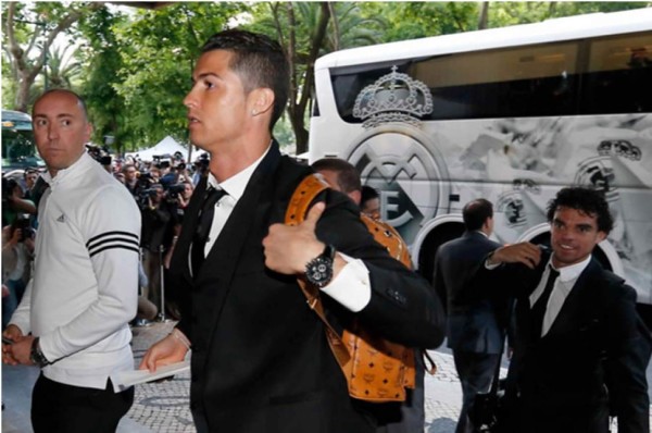 Real Madrid llegó a Lisboa y es recibido por decenas de aficionados