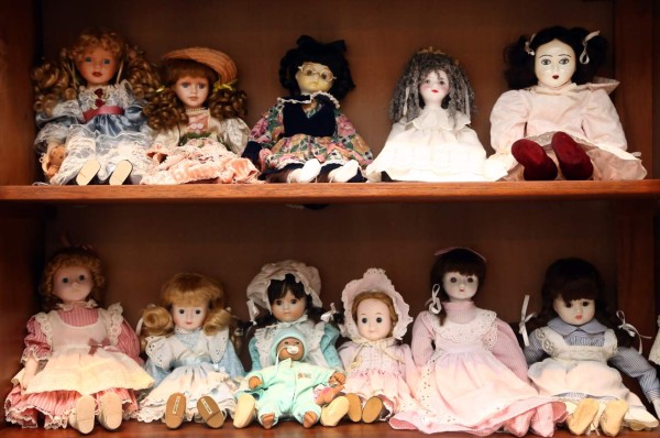 Muñecas de porcelana en el Museo de Antropología  