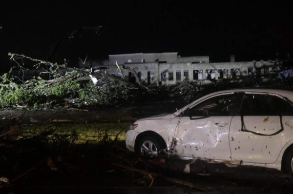 Tormentas y tornados dejan muertes y daños en Texas