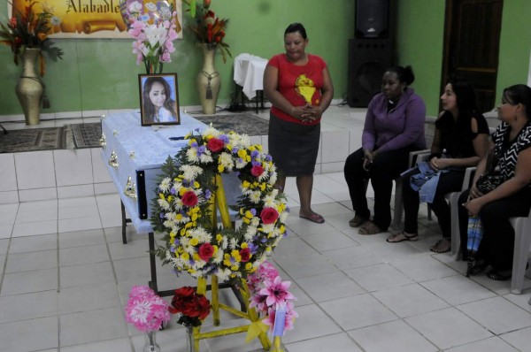 Dan último adiós a jovencita ceibeña asesinada en Belice