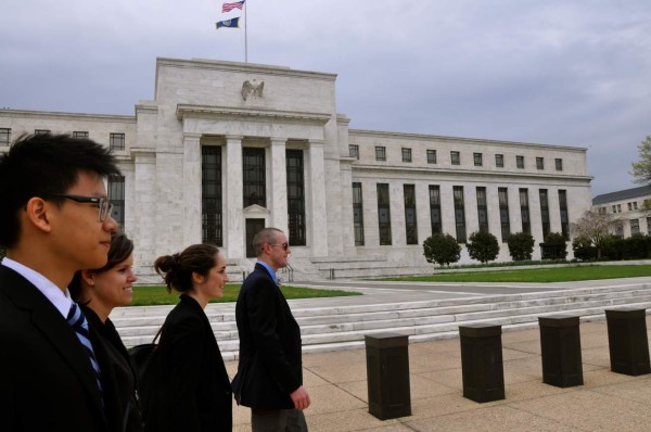 Fed recorta $10,000 millones más