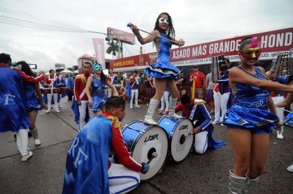 Festejan con carnaval 439 aniversario de la capital de Honduras