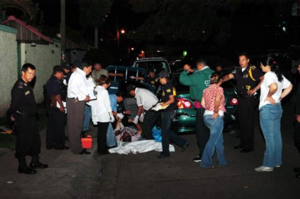 Matan a oftalmólogo mientras conducía