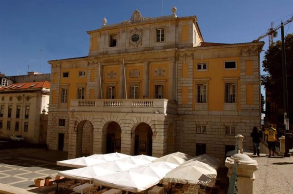 Fomentan la lectura con caza de libros en vez de pokémons