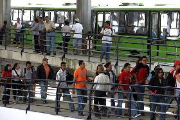 Guatemala estrena moderno sistema de transporte público