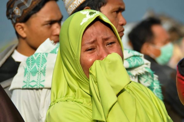 Sube a 832 el saldo de fallecidos en Indonesia por tsumani