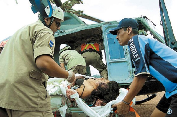 Dos muertos al volcar bus
