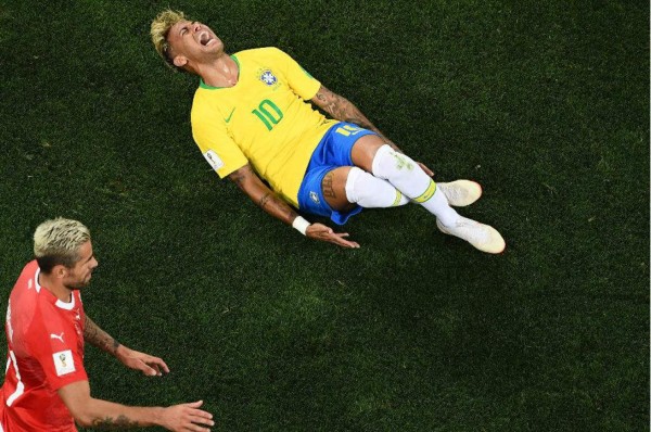 Tite habla sobre Neymar tras lluvia de memes por simulaciones