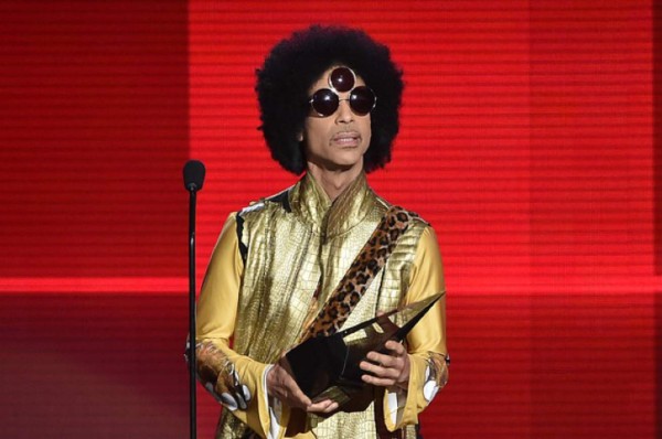 Un recluso afirma ser hijo y heredero del cantante Prince