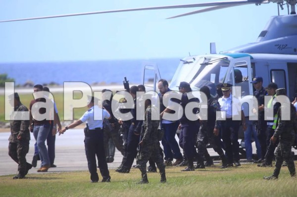 José Miguel 'Chepe' Handal llegó al aeropuerto internacional Juan Manuel Gálvez y luego a los juzgados de Roatán.