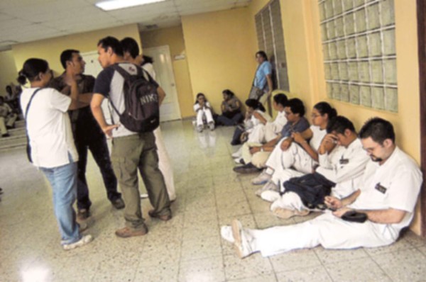 A Europa se van egresados en Cuba