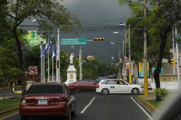 Caos vial por varios semáforos fuera de servicio