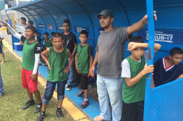 Con deporte previenen a escolares de la violencia en Honduras