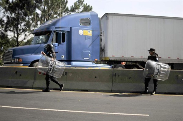 Transporte pesado de Guatemala se paraliza en señal de protesta