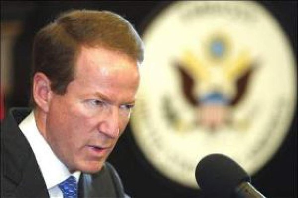 Chávez amenaza con expulsar al embajador de EUA si sigue 'entrometiéndose'