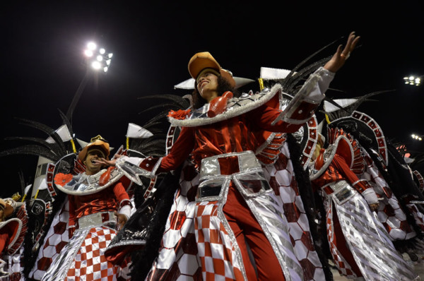 Ronaldo se gradúa de astro de carnaval en Sao Paulo