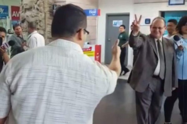 Miguel Briceño le grita a Fernando Anduray: 'Mentiroso, mentiroso'