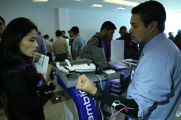 Hondureños inventan brazo mecánico para beneficiar a discapacitados