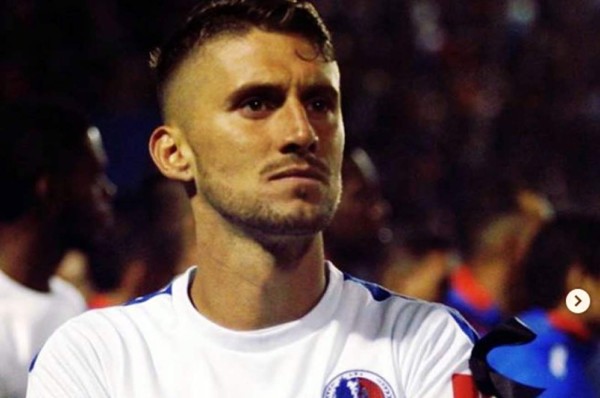 ¡Otra baja! Esteban Espíndola anuncia su salida del Olimpia