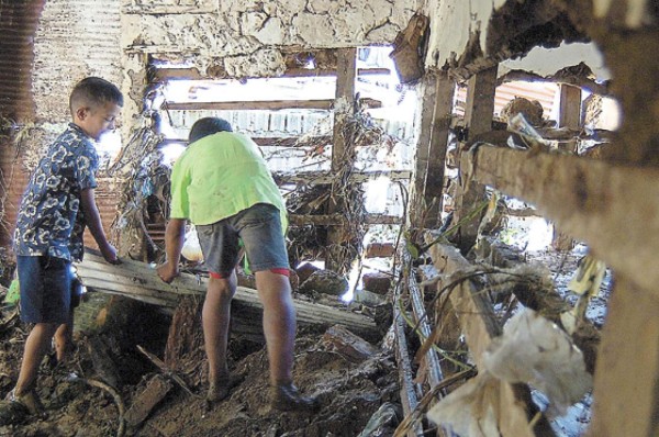 Reportan 5 muertos por lluvias