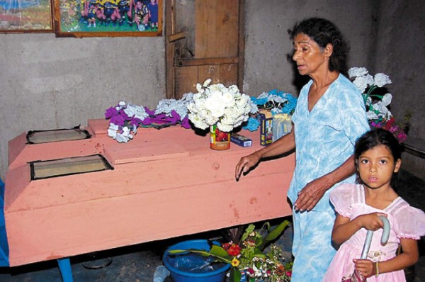 Acribillan a abuelo y a sus dos nietos