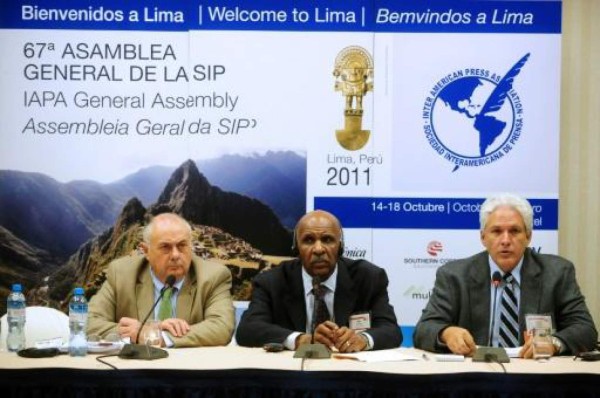 Presidenciables firman compromiso de libertad de prensa en Guatemala