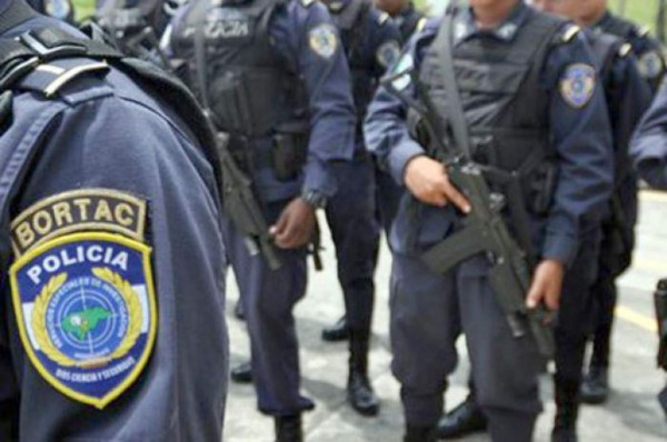 Busca refugio en posta pero militares y policías lo atacan&nbsp;&nbsp;