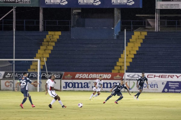 Reanudación de fútbol ayuda a 'salud mental': presidente de Costa Rica