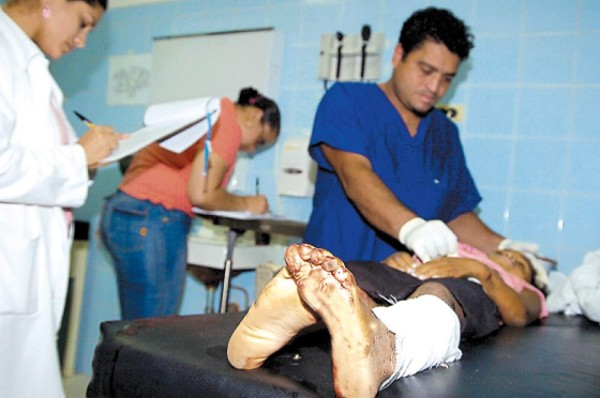 Niña muere al ser arrollada por bus