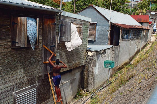 El huracán 'Dean' barre Martinica