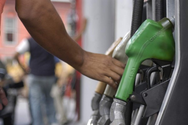 Solo la gasolina superior mantendrá su precio el lunes en Honduras