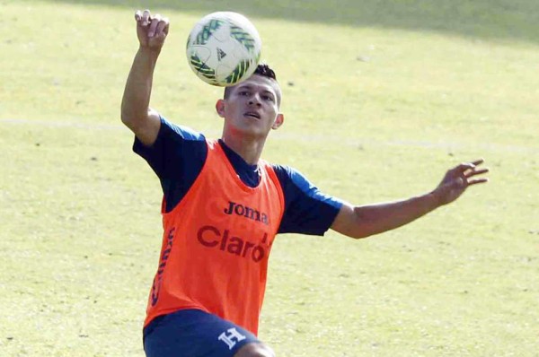 Jonathan Paz se lesiona en entrenamientos de la Selección