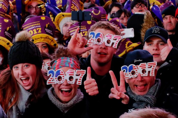 Millones de personas reciben el Año Nuevo con color y esperanza