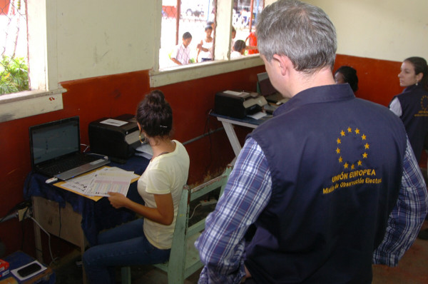 En un minuto llegan los resultados de las actas escaneadas