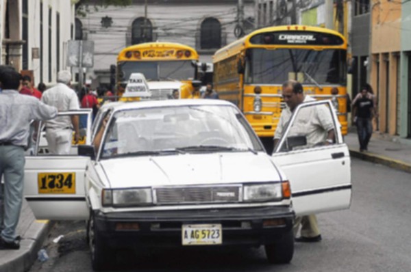 Bono de dos mil lempiras para taxistas aprueba Soptravi