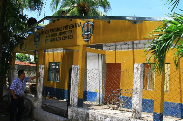 Reconstruyen posta policial de Potrerillos