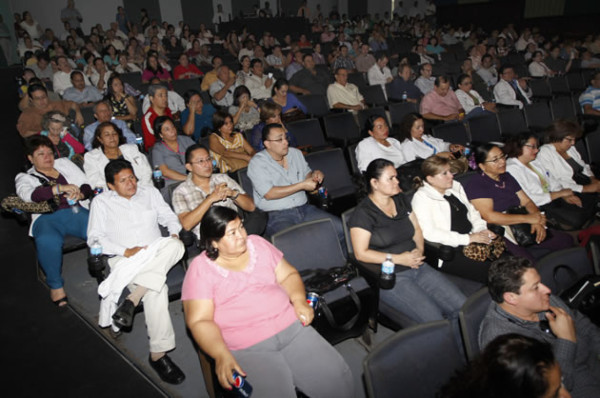 Médicos hondureños suspenden paro de labores