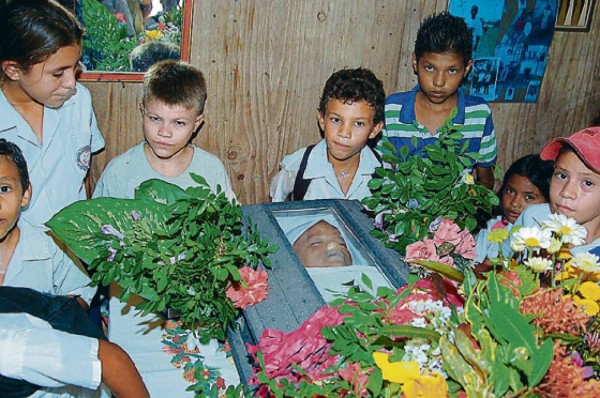 Escolar muere al caer en quinel