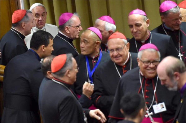 El Sínodo abre pidiendo reflexión sobre uniones gay