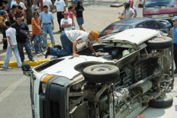 Accidente vehicular deja cuatro heridos
