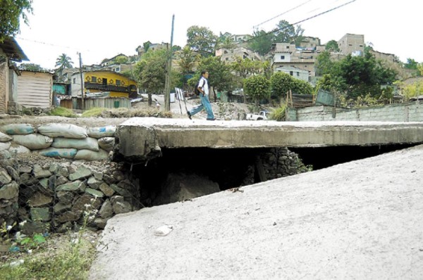 Quebrada amenaza a los capitalinos