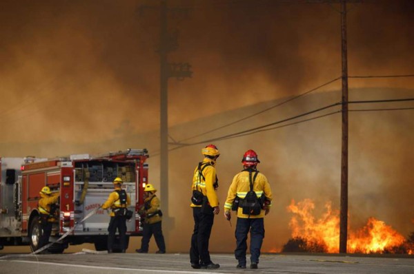Miles de hogares evacuados en un nuevo incendio en California