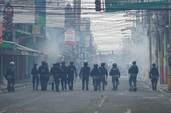 Turbas causan terror en la tercera avenida de San Pedro Sula
