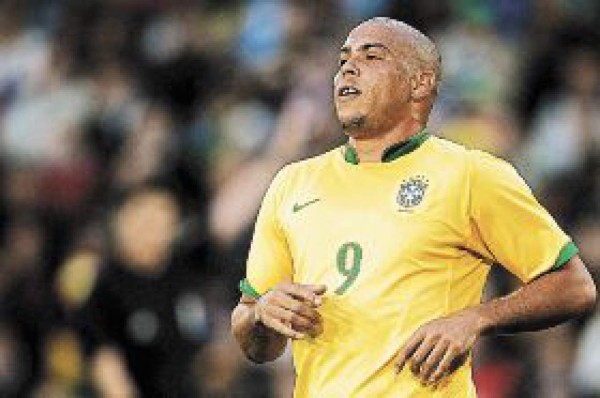 Ronaldo superó a Zico como mayor artillero