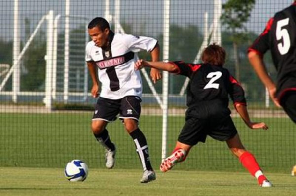 Rambo abandonó entrenamiento del Parma por precaución